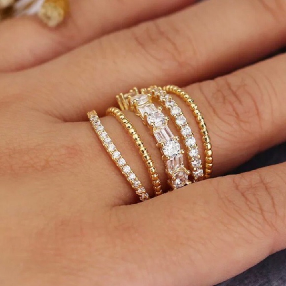 18K gold diamond engagement ring